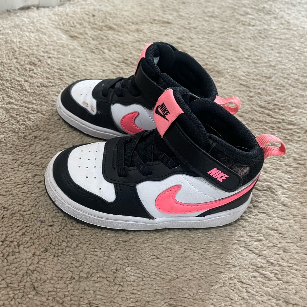 Nike toddler sneakers